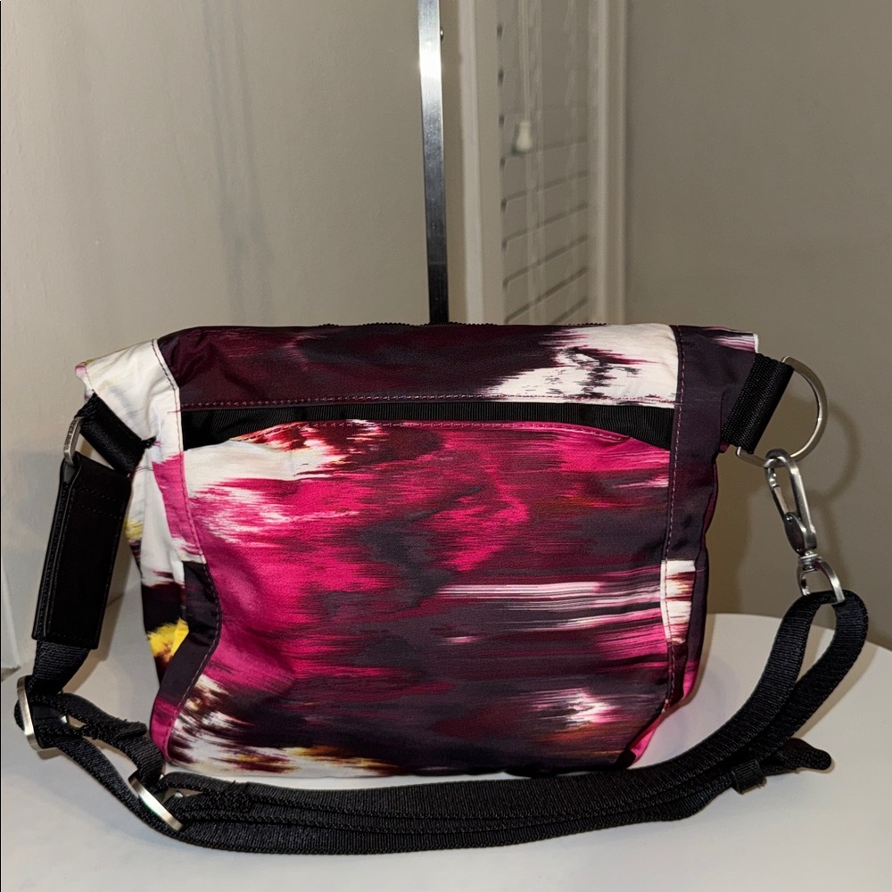 Lululemon Festival Bag Wind Berry Rumble Multi - Picture 4 of 10